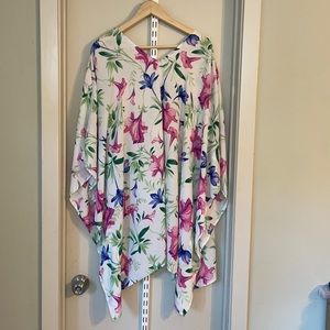 Impeccable pig floral kimono size S